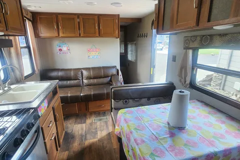 Comfy Camper! 28ft 2018 Keystone Springdale