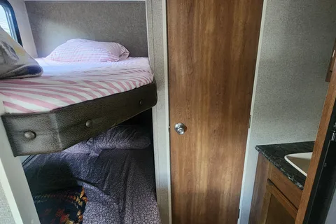 Comfy Camper! 28ft 2018 Keystone Springdale