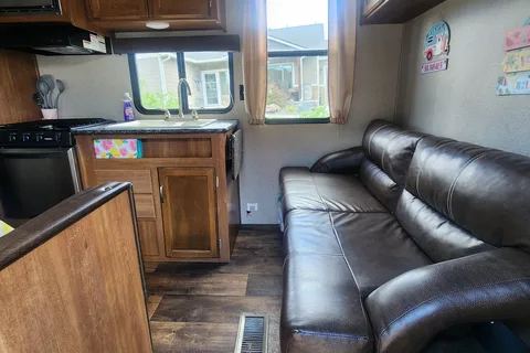 Comfy Camper! 28ft 2018 Keystone Springdale