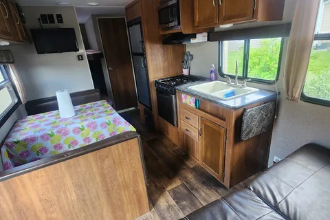 Comfy Camper! 28ft 2018 Keystone Springdale
