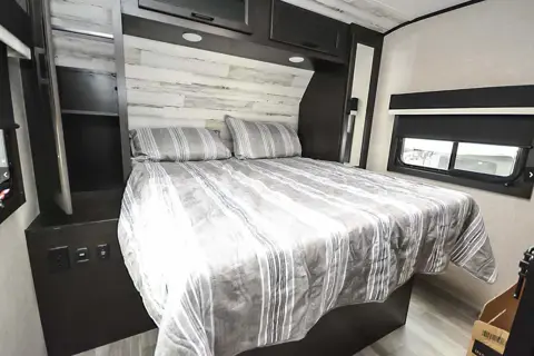 Felix's Jayco Jay Feather 25RB Travel Trailer