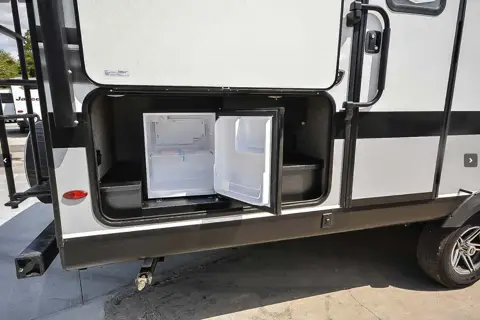 Felix's Jayco Jay Feather 25RB Travel Trailer