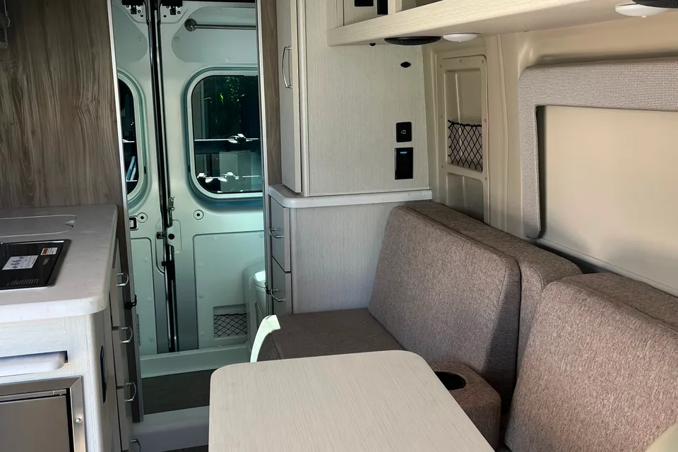 Daniel's Thor Motor Coach Rize 18M Class B