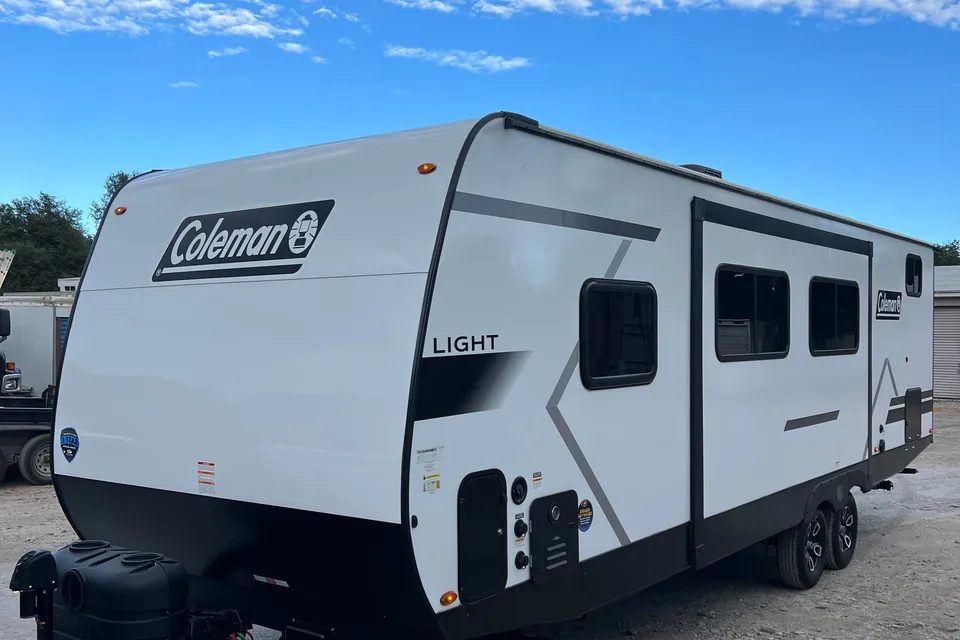 BRAND NEW! Sleeps 8❗️30’ 2025 Coleman Light 26BX