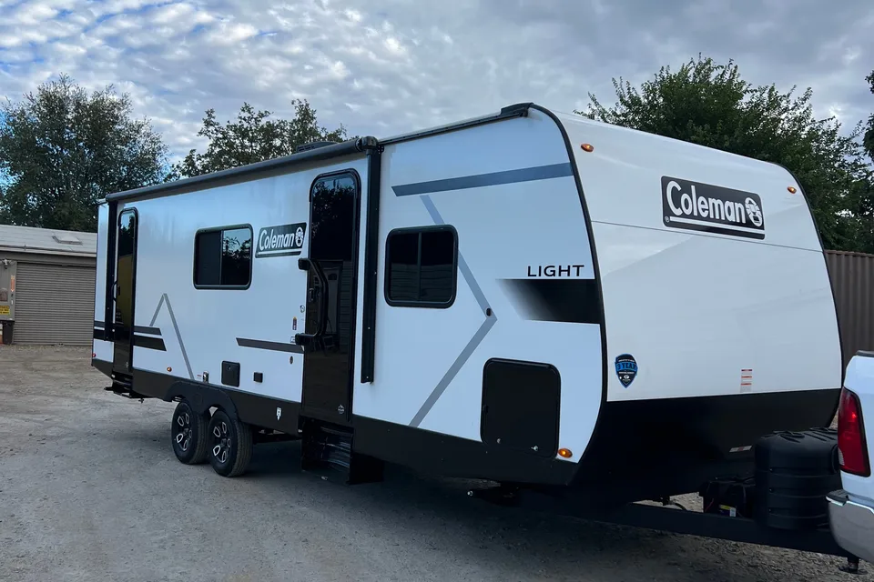 BRAND NEW! Sleeps 8❗️30’ 2025 Coleman Light 26BX