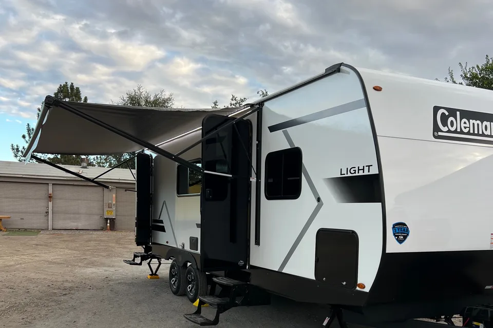 BRAND NEW! Sleeps 8❗️30’ 2025 Coleman Light 26BX