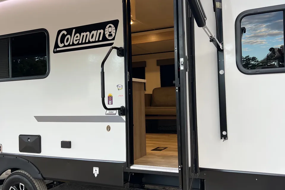 BRAND NEW! Sleeps 8❗️30’ 2025 Coleman Light 26BX