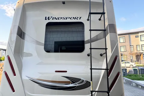 Thor Motor Coach Wind Sport 29M Class A