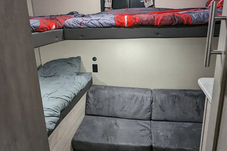 Cozy Coachmen legacy Travel Trailer