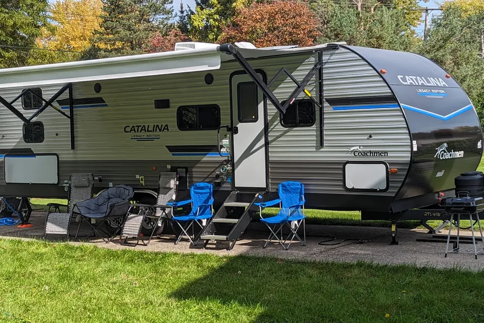 Cozy Coachmen legacy Travel Trailer