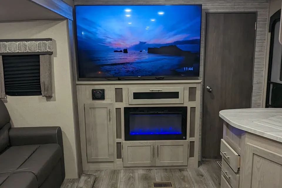 Cozy Coachmen legacy Travel Trailer