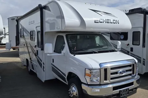 Monique Thor Motor Coach Échelon LC 21 Classe C