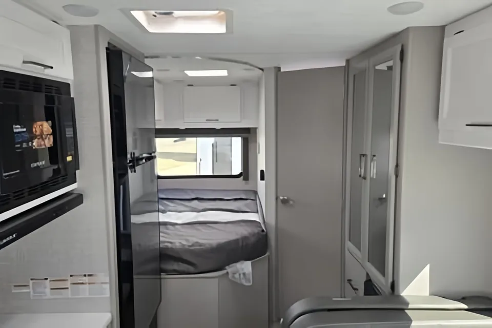 Monique Thor Motor Coach Échelon LC 21 Classe C