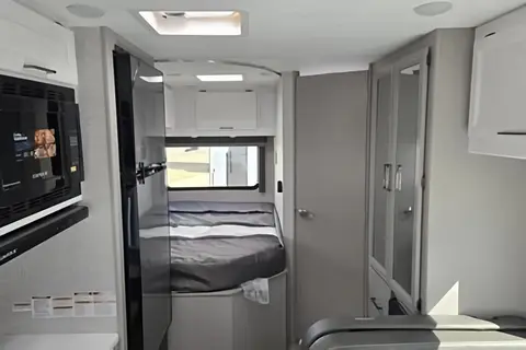 Monique Thor Motor Coach Échelon LC 21 Classe C