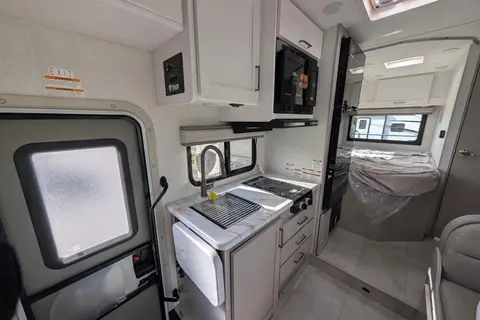 Monique Thor Motor Coach Échelon LC 21 Classe C