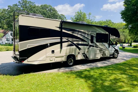 Rock’s Thor Motor Coach Quantum Class C