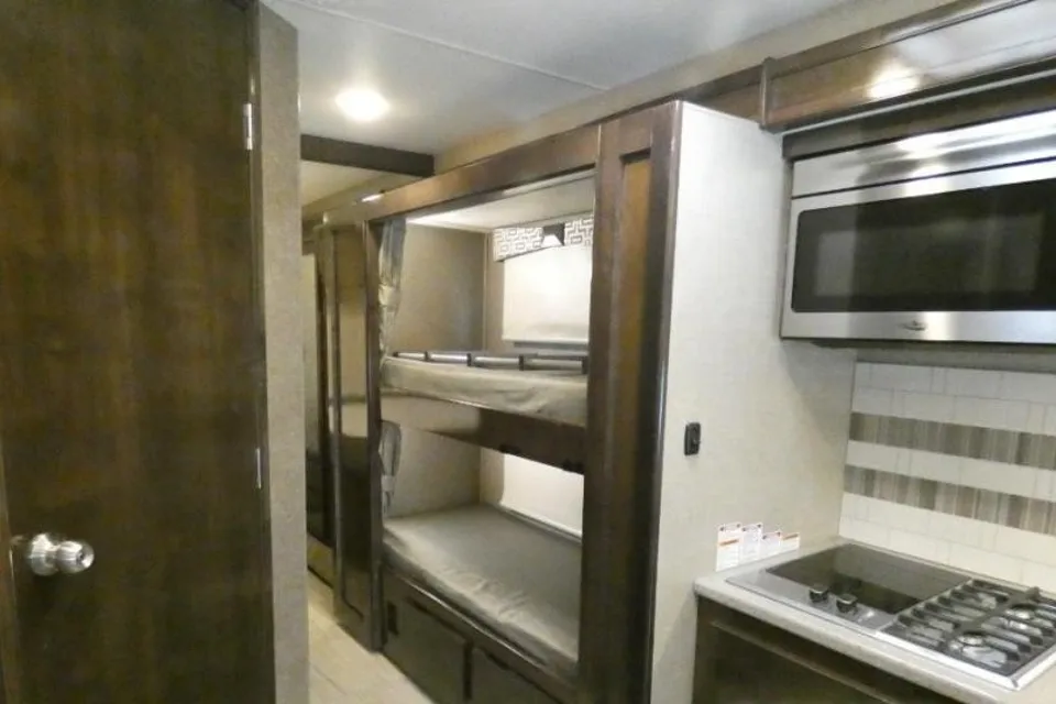 Rock’s Thor Motor Coach Quantum Class C