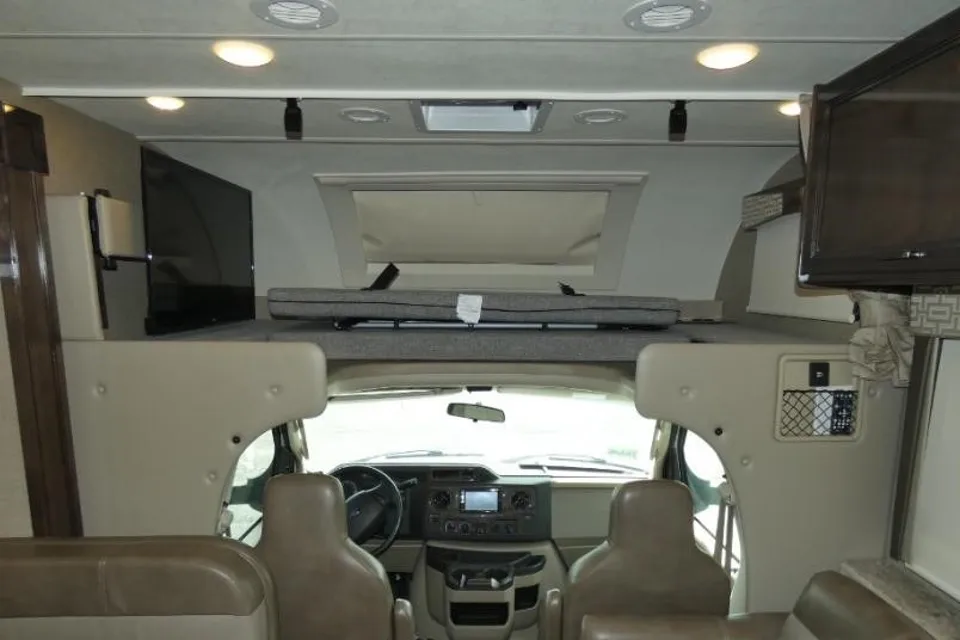 Rock’s Thor Motor Coach Quantum Class C