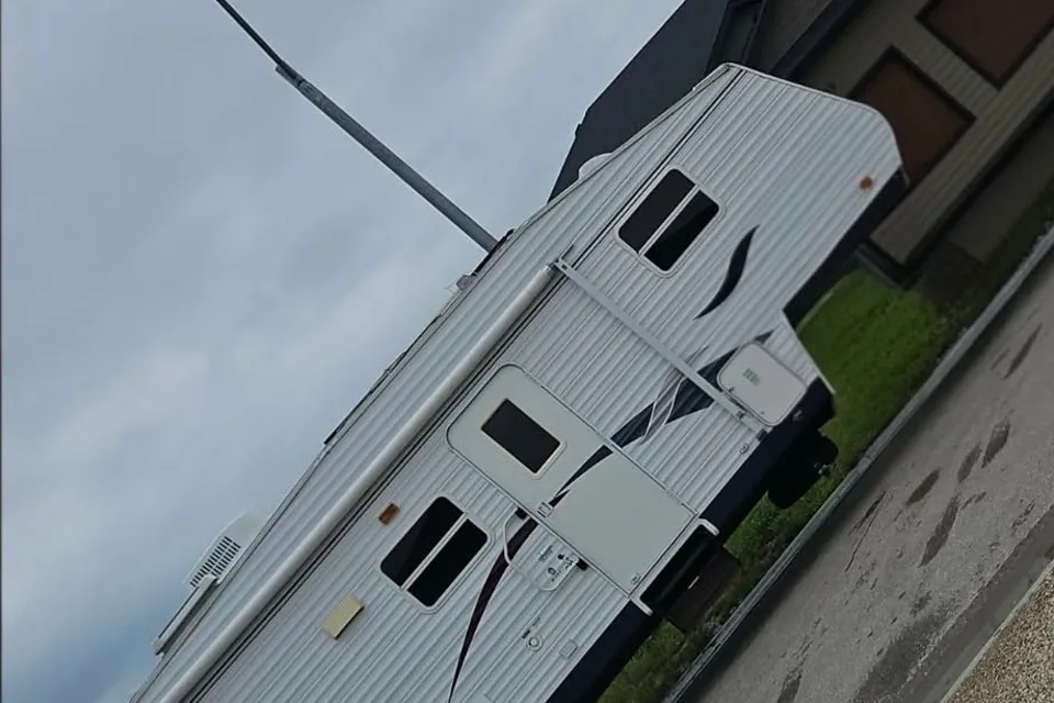 Natalie's Pilgrim International 267bh Fifth Wheel