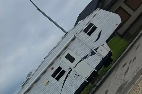 Natalie's Pilgrim International 267bh Fifth Wheel