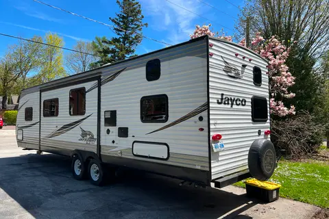 Need Space? Sleeps up to 9 and an outdoor kitchen!