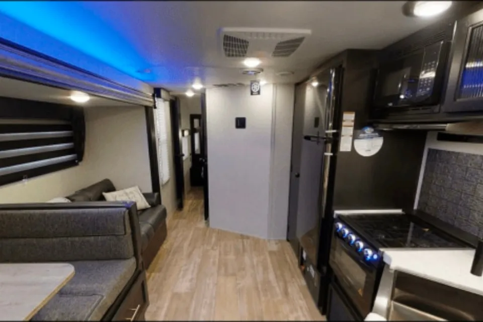 9 Person- Family Friendly & Amenity Loaded
