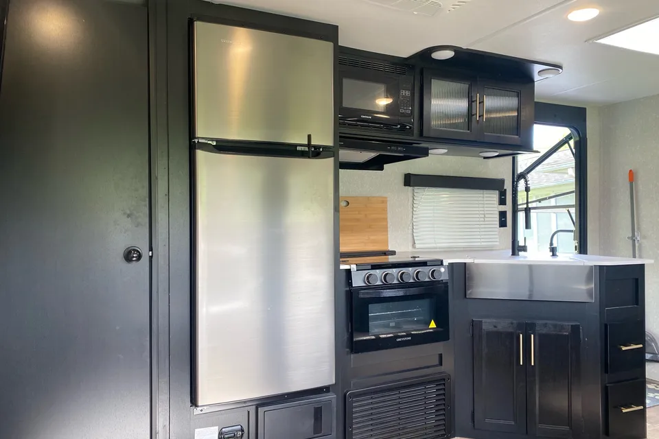 9 Person- Family Friendly & Amenity Loaded