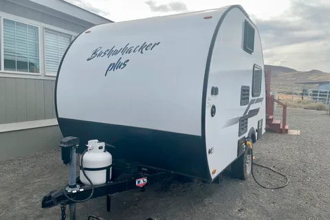 Bro’s Braxton Creek Bushwhacker Plus Travel Trailer