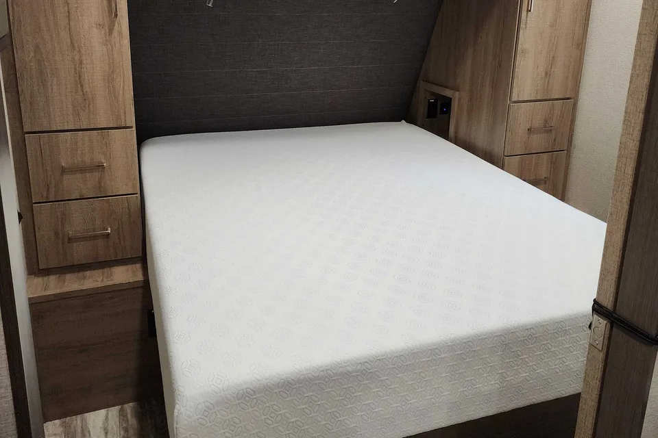 Ian's Grand Design 2800BH Luxury Glamper