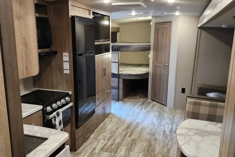 Ian's Grand Design 2800BH Luxury Glamper