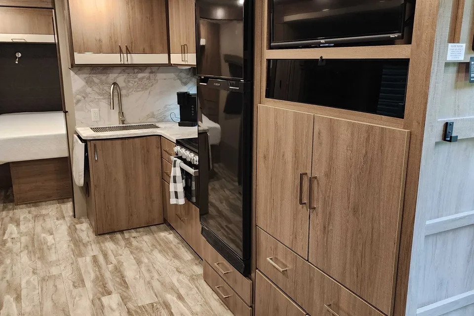 Ian's Grand Design 2800BH Luxury Glamper