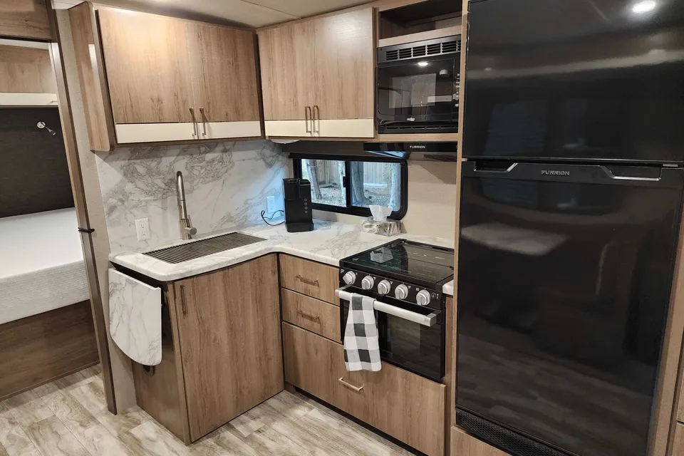 Ian's Grand Design 2800BH Luxury Glamper