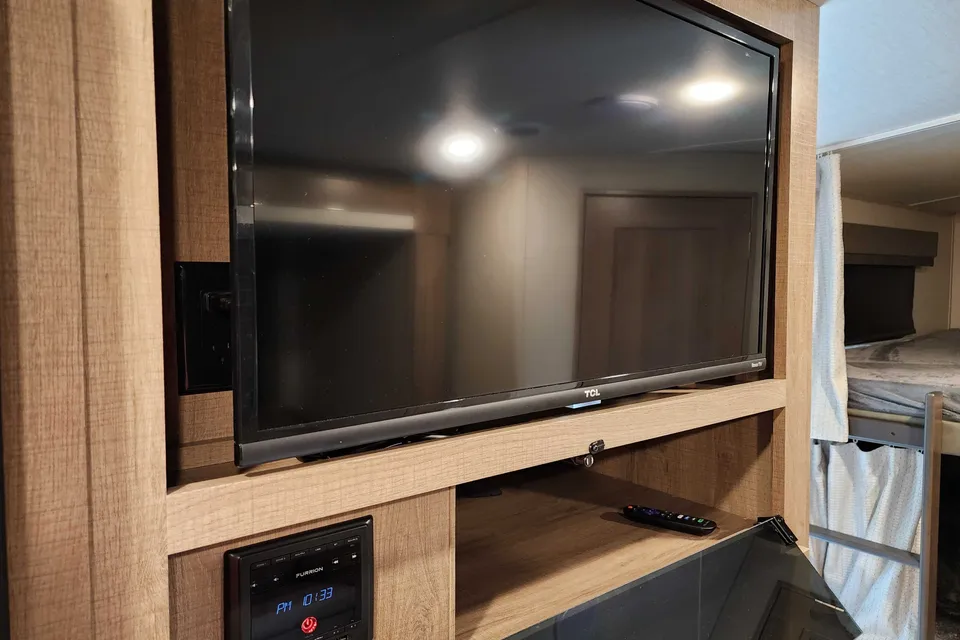 Ian's Grand Design 2800BH Luxury Glamper