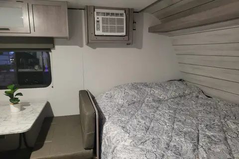 Elite trailers LLC
