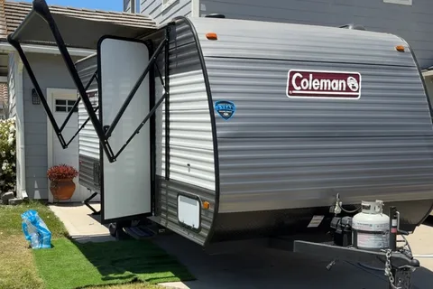 Elite trailers LLC
