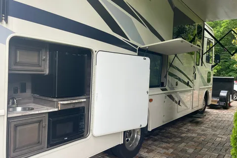 Marc's Holiday Rambler Admiral 29M Class A