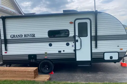 The Fallis’ Grand River 19BH Travel Trailer