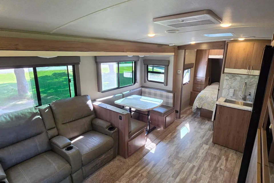 Stunning Grand Design Imagine 2800BH