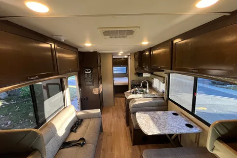 Liuliu's Thor Motor Coach Chateau Class C