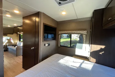 Liuliu's Thor Motor Coach Chateau Class C