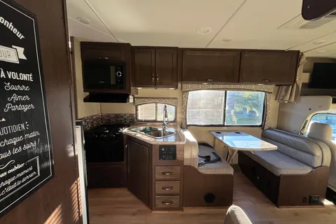 Liuliu's Thor Motor Coach Chateau Class C