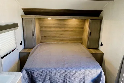 04 - 2023 - GULF STREAM - BUNKS - 3900lbs - SLEEPS 7