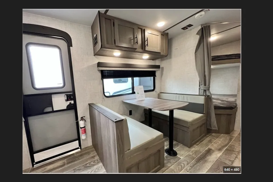 04 - 2023 - GULF STREAM - BUNKS - 3900lbs - SLEEPS 7