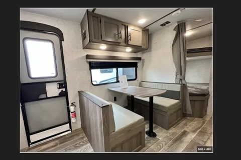 04 - 2023 - GULF STREAM - BUNKS - 3900lbs - SLEEPS 7