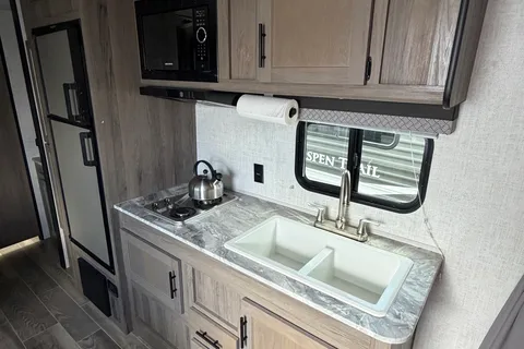 04 - 2023 - GULF STREAM - BUNKS - 3900lbs - SLEEPS 7