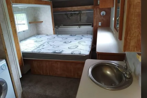 JOE's Keystone 2004 keystone sprinter Fifth Wheel