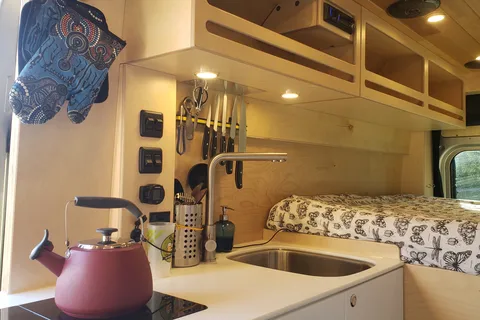 Le ChezNouk - RAM Promaster 20'