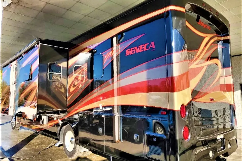 C17 JAYCO SENECA SUPER C DIESEL SLEEPS 10 LUXURY 3 SLIDEOUT ROOMS WIFI WOW!