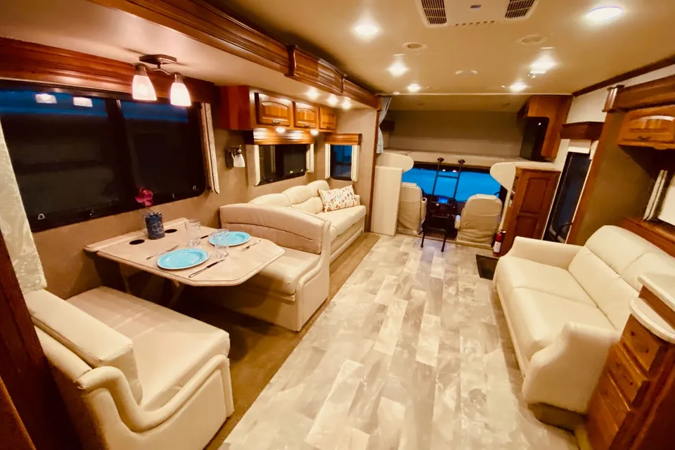 C17 JAYCO SENECA SUPER C DIESEL SLEEPS 10 LUXURY 3 SLIDEOUT ROOMS WIFI WOW!