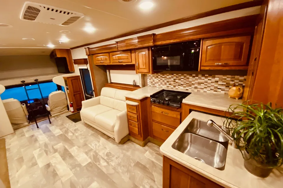 C17 JAYCO SENECA SUPER C DIESEL SLEEPS 10 LUXURY 3 SLIDEOUT ROOMS WIFI WOW!